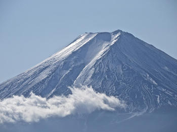三つ峠山頂からの富士山山頂.jpg