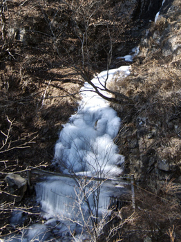凍結した滝.jpg